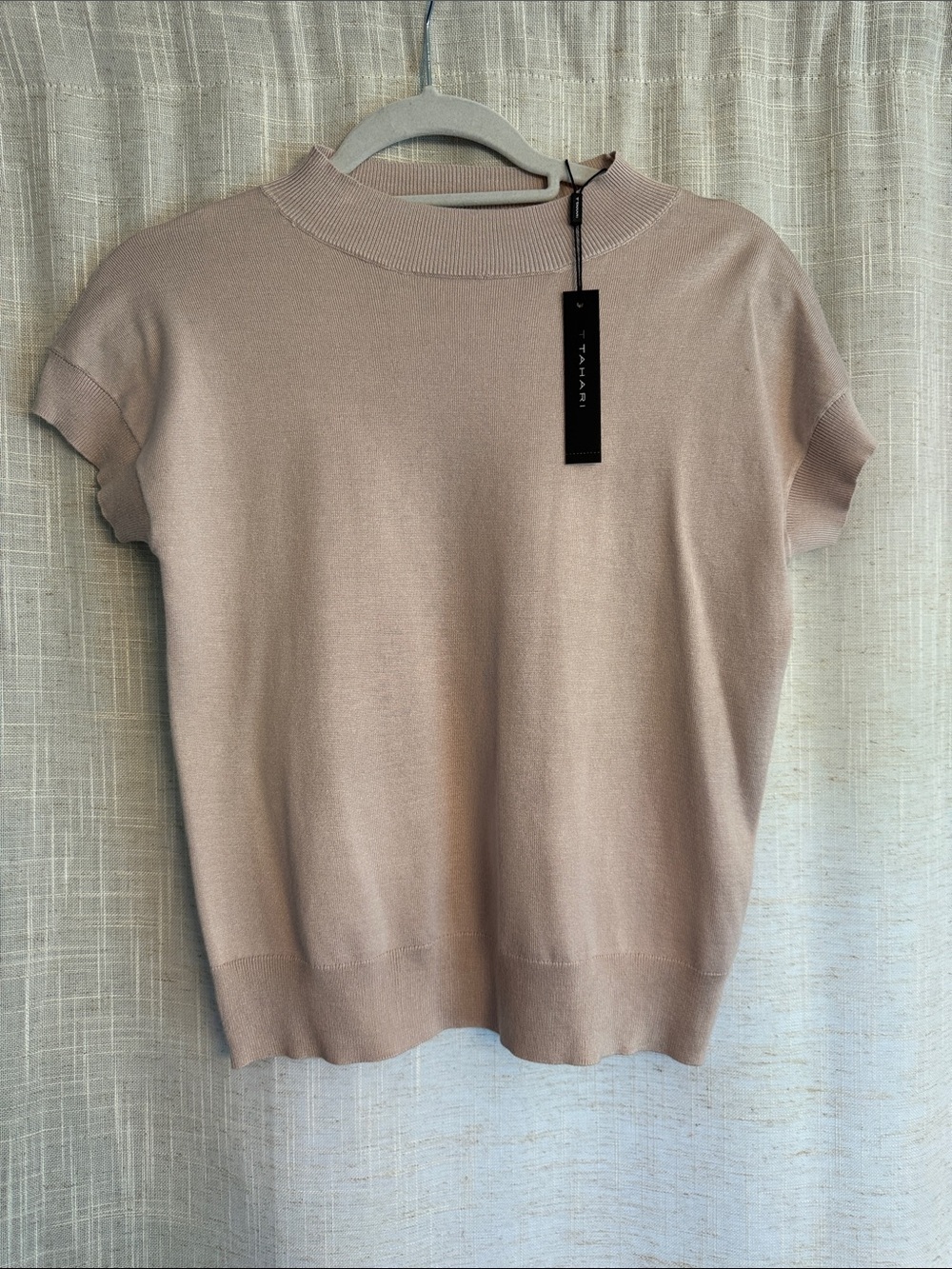 NWT - XS- Tahari Muted Blush Short Sleeve Knit Top with Mock Neck